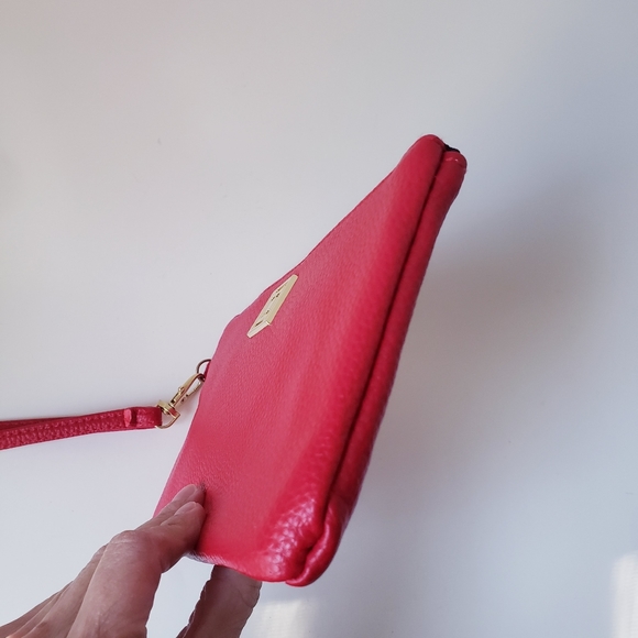Liz Claiborne Red Phone Charging Wallet - Picture 5 of 12